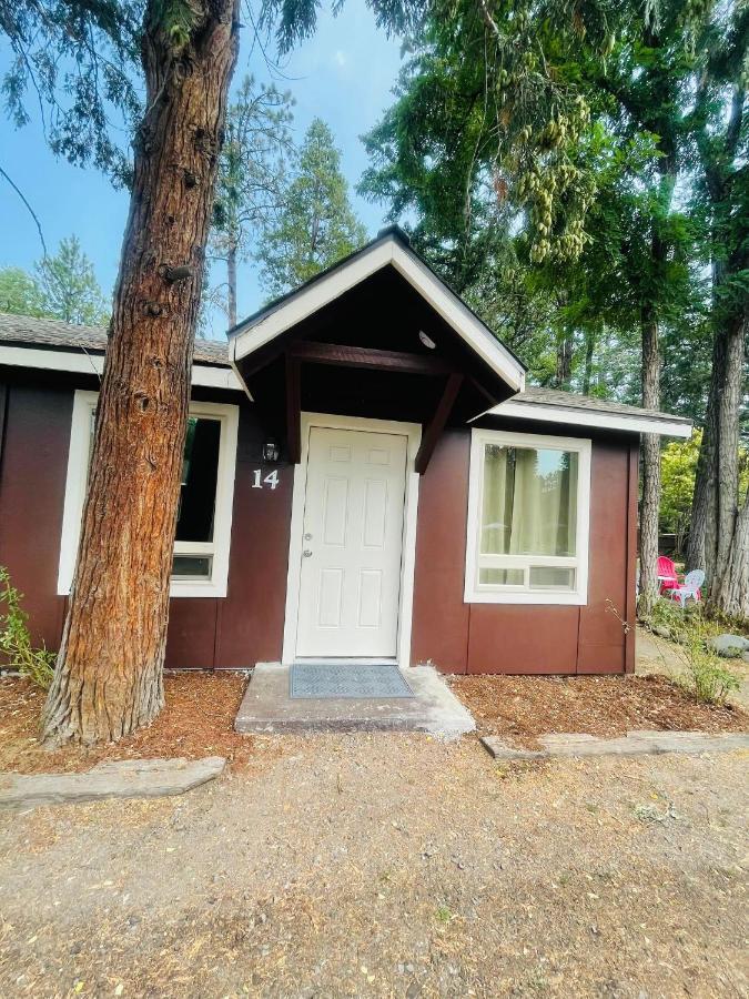 Riverfront Lodging Shady Cove Extérieur photo