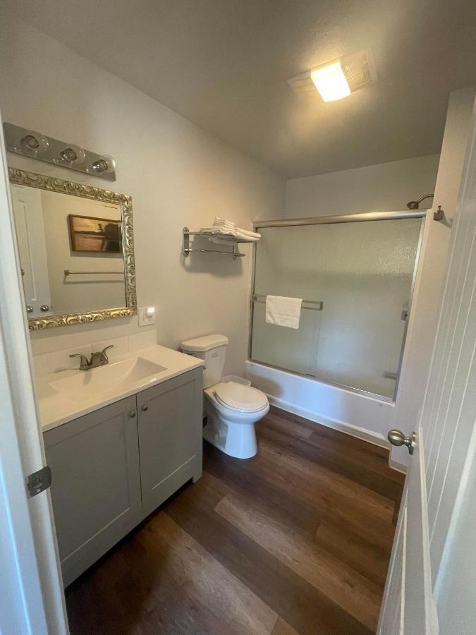 Riverfront Lodging Shady Cove Extérieur photo