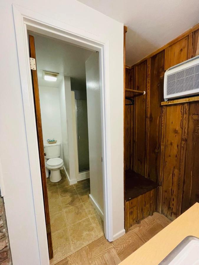 Riverfront Lodging Shady Cove Extérieur photo