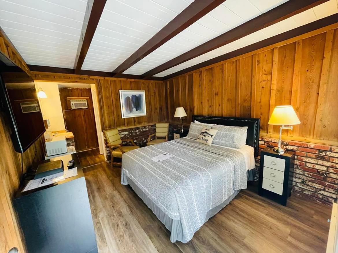 Riverfront Lodging Shady Cove Extérieur photo