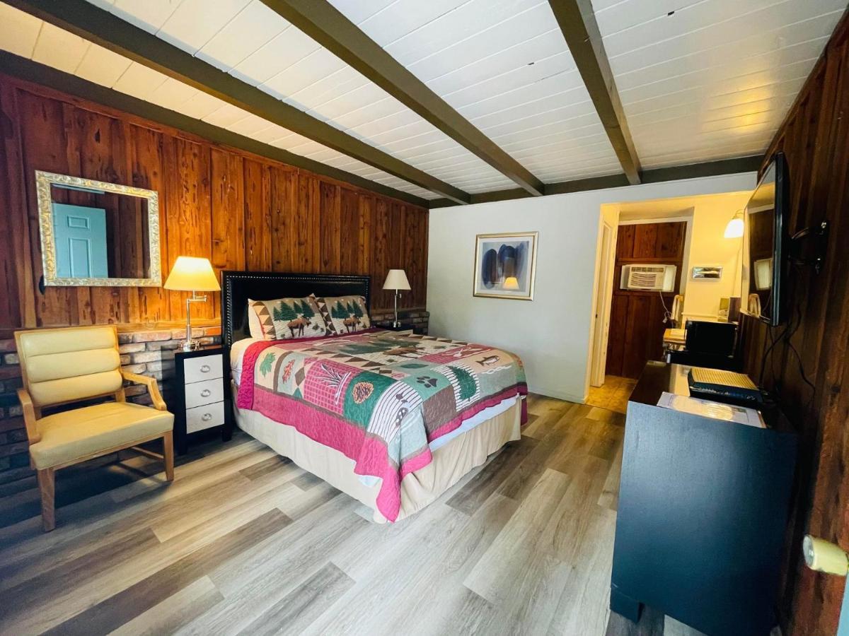 Riverfront Lodging Shady Cove Extérieur photo