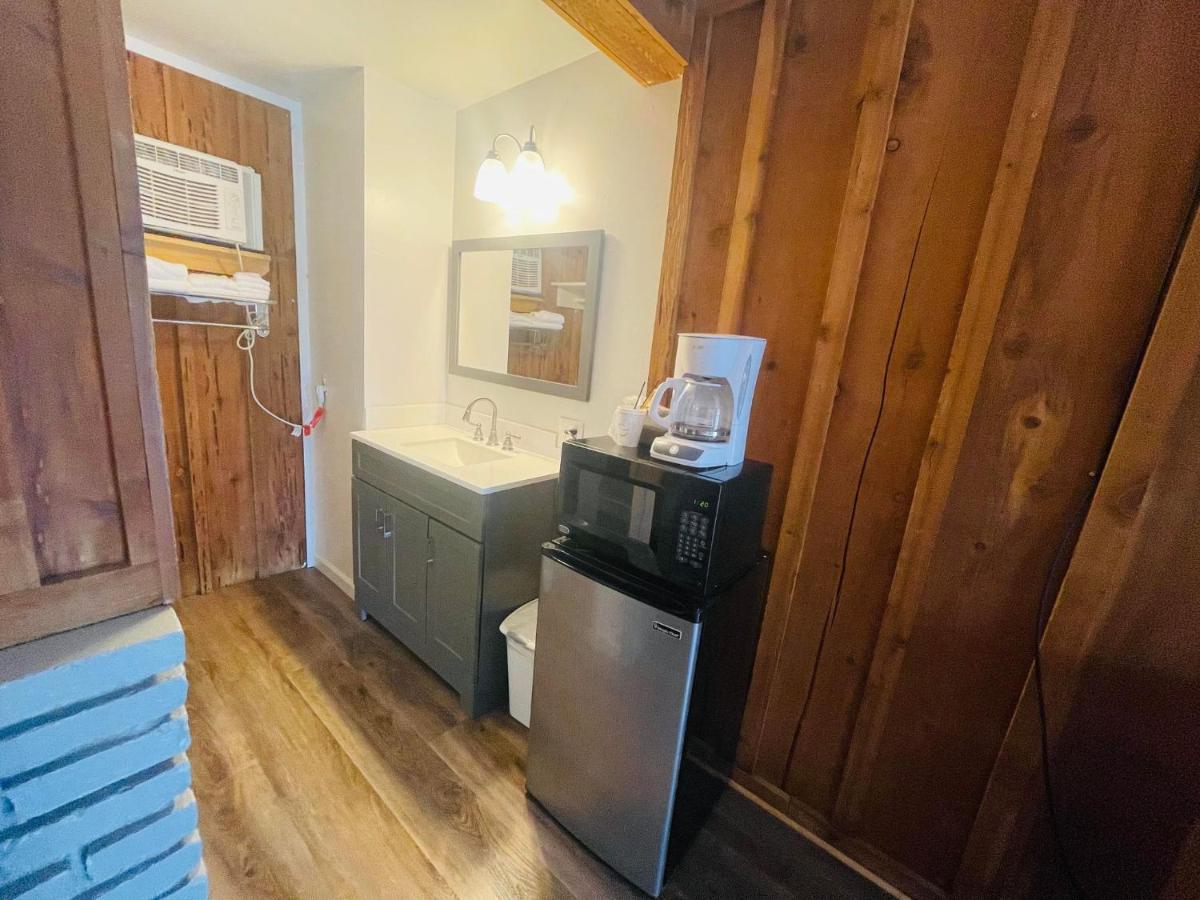Riverfront Lodging Shady Cove Extérieur photo