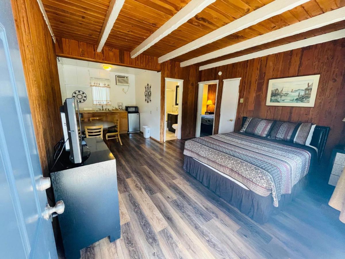 Riverfront Lodging Shady Cove Extérieur photo