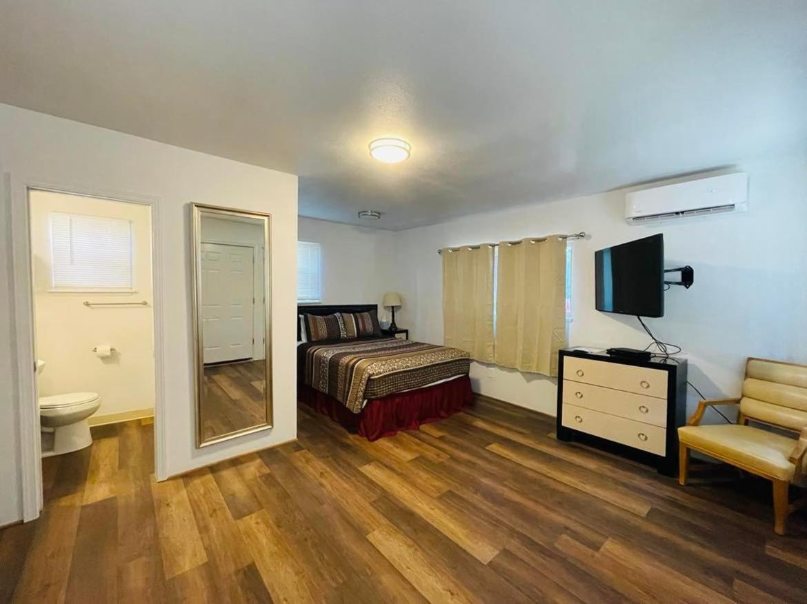 Riverfront Lodging Shady Cove Extérieur photo