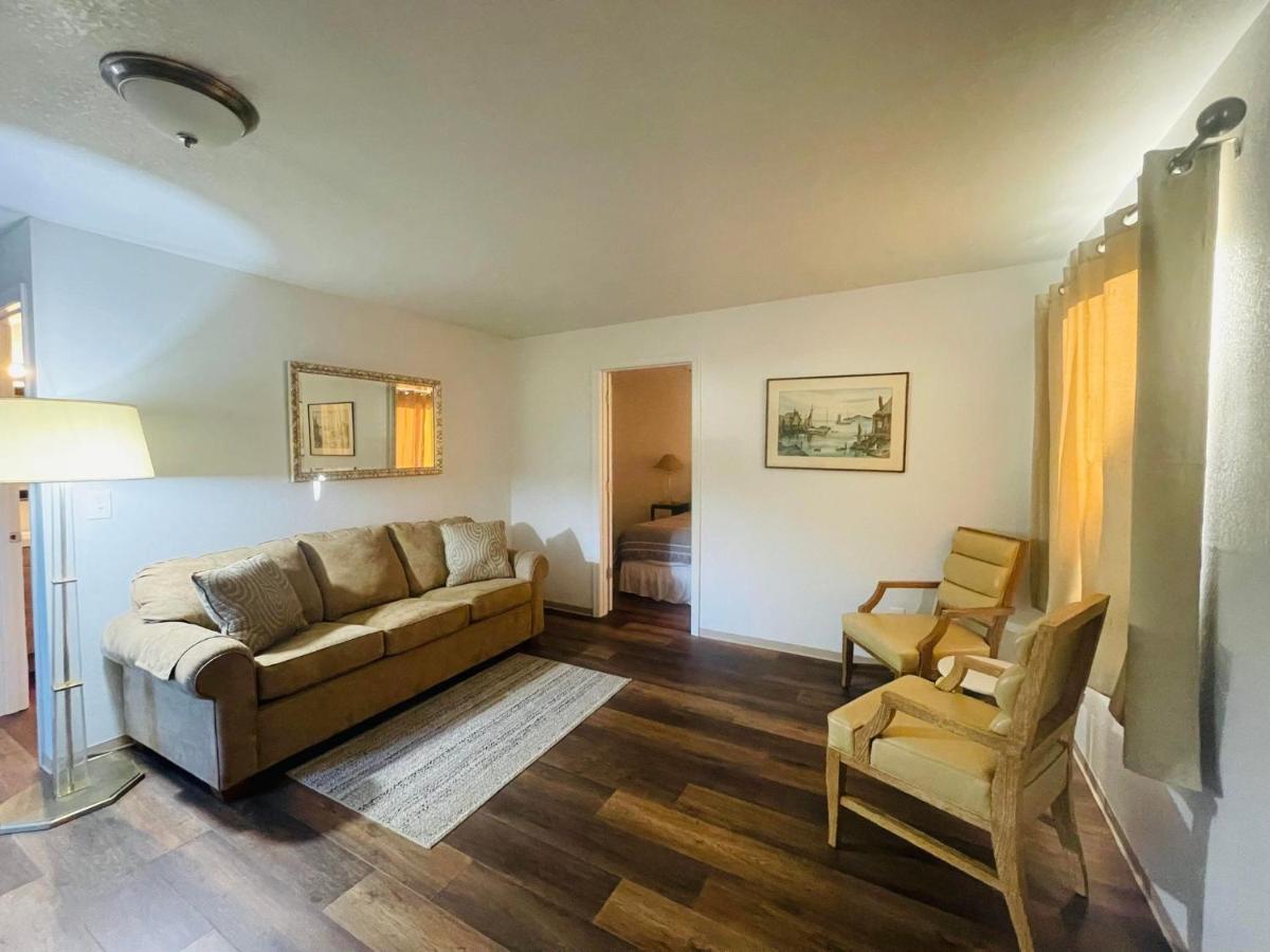 Riverfront Lodging Shady Cove Extérieur photo